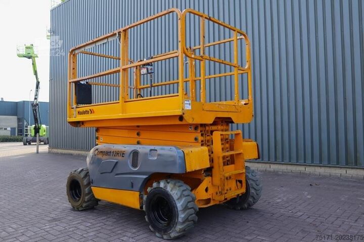 Škarjasto dvigalo Haulotte Compact 12RTE Electric, 12m Working Height, 450kg