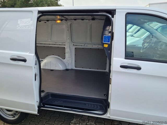 Vans ar augstu jumtu VW Crafter 35 Kasten TDI MR L3H3 AHK Navi LED KAMERA