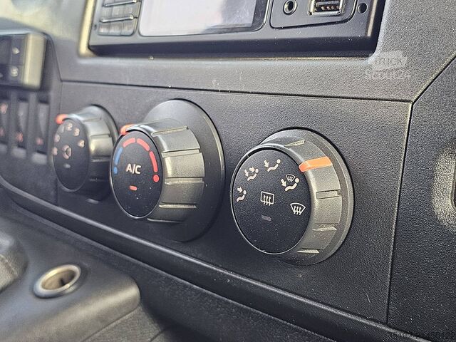 Platform truck with crane RENAULT MASTER 2.3 DCI 145 DC DL KRAAN