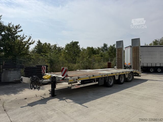 Lågbyggd trailer Möslein TTA33 Schwebheim  Tridemtieflader 31 t GG, 8 m lang