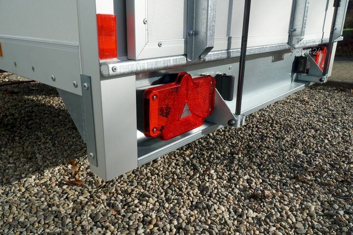 Remolque caja Humbaur HK 133015-18P | RAMPE 304X151X180CM 1300KG KOFFERANHÄNGER