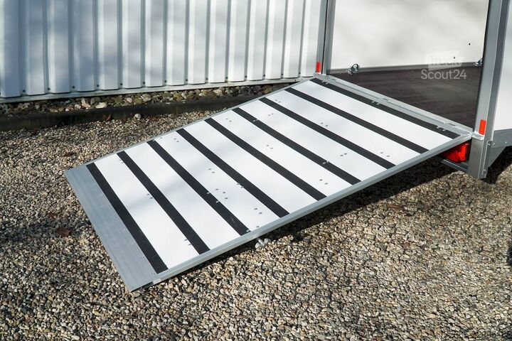 Remolque caja Humbaur HK 133015-18P | RAMPE 304X151X180CM 1300KG KOFFERANHÄNGER