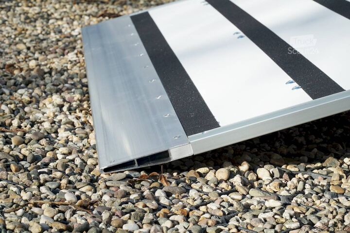 Remolque caja Humbaur HK 133015-18P | RAMPE 304X151X180CM 1300KG KOFFERANHÄNGER