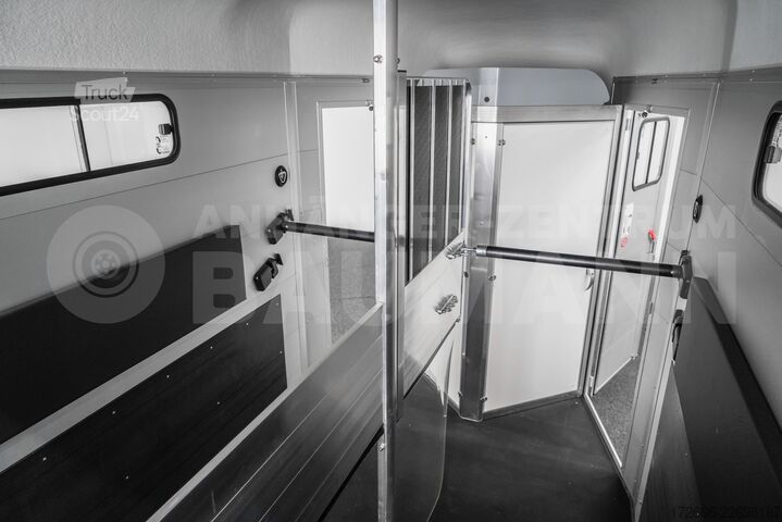 ремарке за превоз на коне Cheval Liberté TOURING XL +SOS SYSTEM VIOLETT +2x HOHE TÜR +SATTELKAMMER