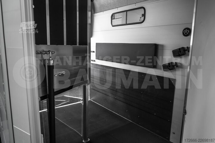 ремарке за превоз на коне Cheval Liberté TOURING XL +SOS SYSTEM VIOLETT +2x HOHE TÜR +SATTELKAMMER