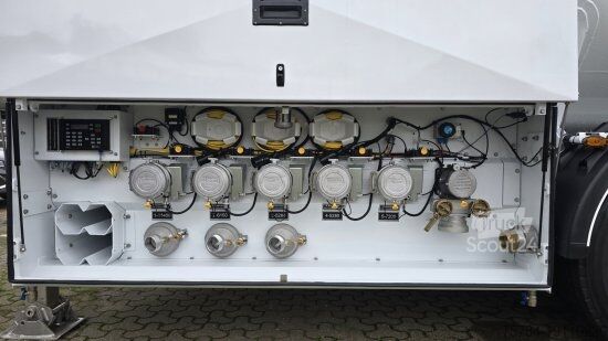 Βυτιοφόρο φορτηγό  5 KAMMER ALUMINIUM TANKAUFLIEGER ADR