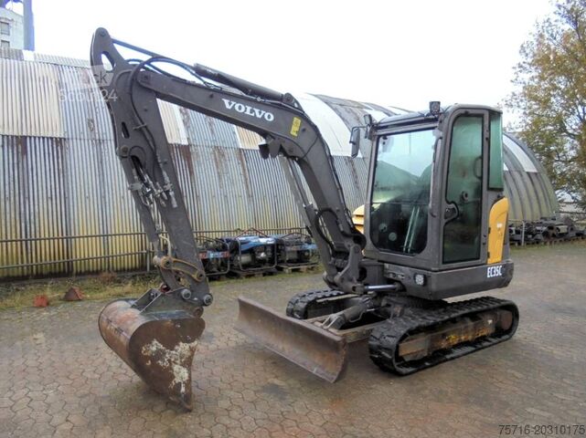 حفارة صغيرة Volvo EC 35 C