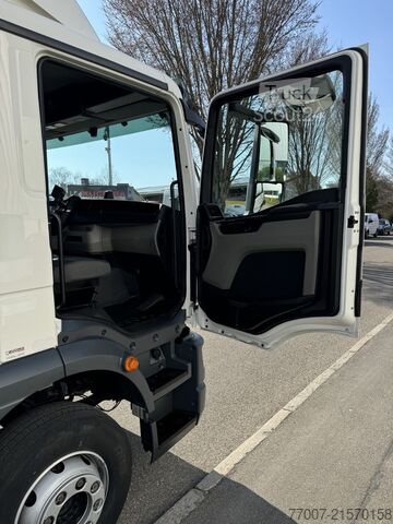 Truck with box body LBW MAN TGM 15.290 Koffer 7,3m LBW NL.8,0t AHK