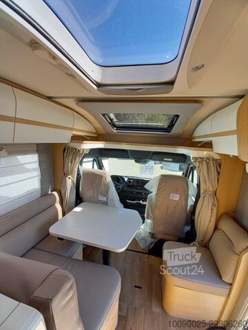 Puoliksi integroitu matkailuauto Hymer MLT 780