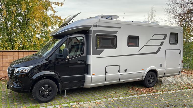 Puoliksi integroitu matkailuauto Hymer MLT 780