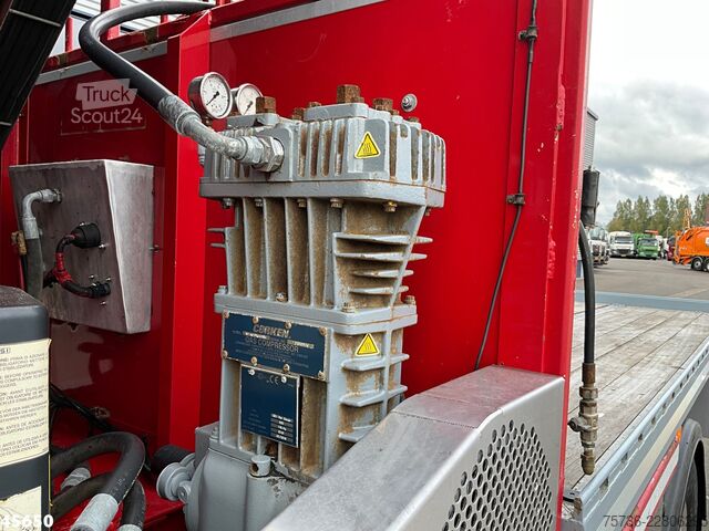 Vrachtwagen met kraan Volvo FMX 500 4x4 Fassi 31 Tonmeter laadkraan + Fly-J...