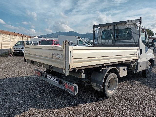 Camion ribaltabile trilaterale IVECO 35C14