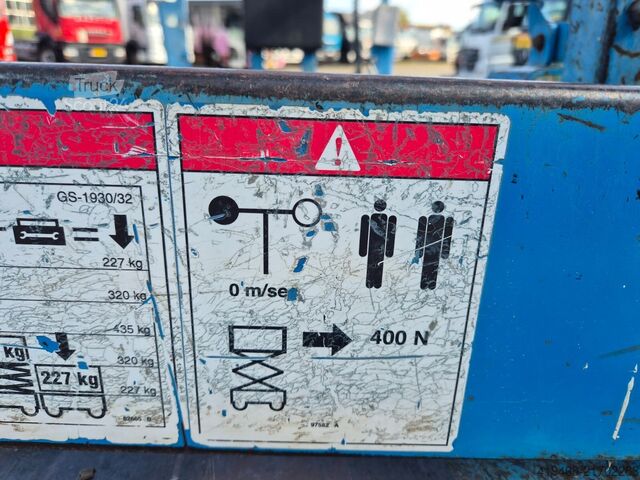 Škarjasto dvigalo Genie GS1930 / 4X4 / 1 OWNER / SERVICED!