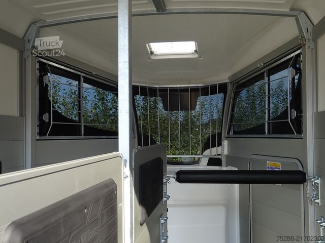 Atrelado de transporte de cavalos Ifor Williams HBX 511, Sattelkammer, Dreh-/Kipp