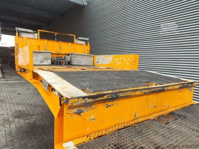 Semi-remorque surbaissée Faymonville STZ-3UB