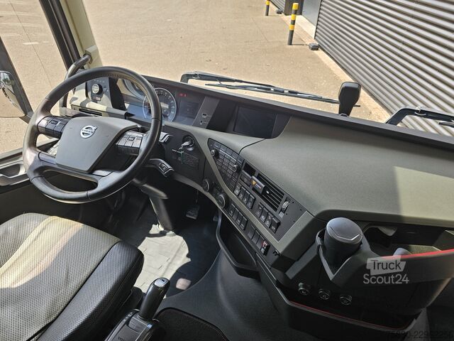 Kranwagen Volvo FH540 8X4 / 8X2 / HMF 28TM KRAN / CRANE / OPRIJ...