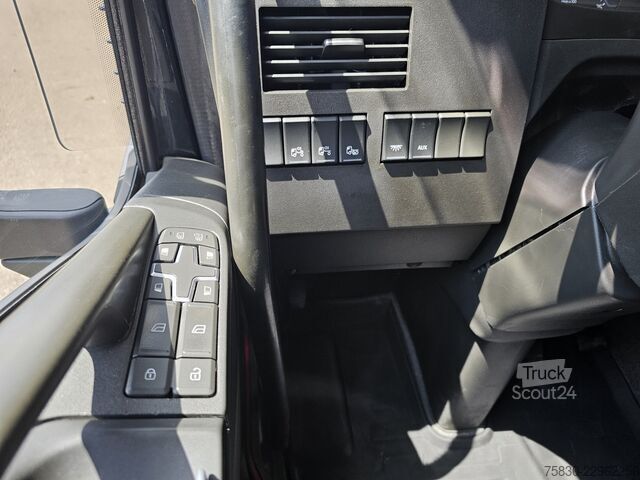 Kranwagen Volvo FH540 8X4 / 8X2 / HMF 28TM KRAN / CRANE / OPRIJ...