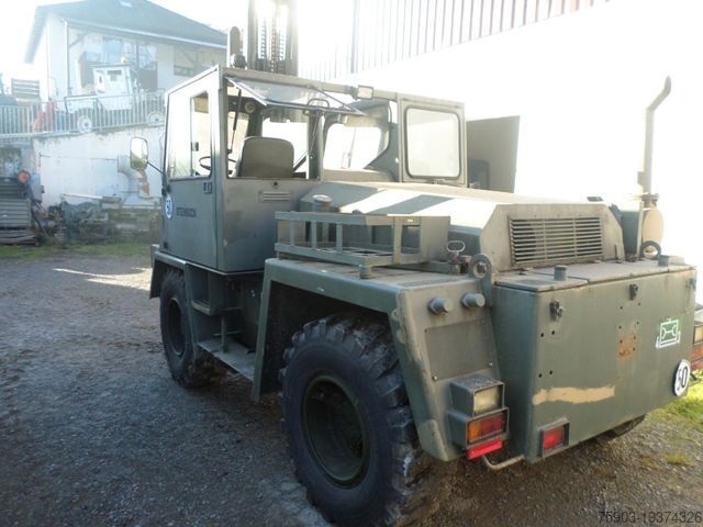 Terränggående gaffeltruck STEINBOCK 1x  Geländestapler Y4 Fug 4x4 Allrad