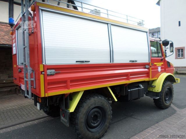 Furgone chiuso MERCEDES-BENZ Feuerwehr Unimog  U 1300L  mit Werner Winde 5 To