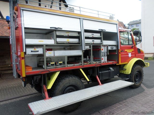 Furgone chiuso MERCEDES-BENZ Feuerwehr Unimog  U 1300L  mit Werner Winde 5 To