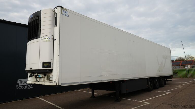 Transporte refrigerado/congelado Schmitz Cargobull 3 AXLE FRIGO TRAILER WITH CARRIER VECTOR