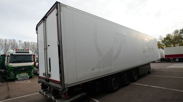 Transporte refrigerado/congelado Schmitz Cargobull 3 AXLE FRIGO TRAILER WITH CARRIER VECTOR