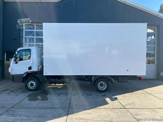 Чемодан Mercedes-Benz Accelo 915 4x2 Closed Cargo Truck