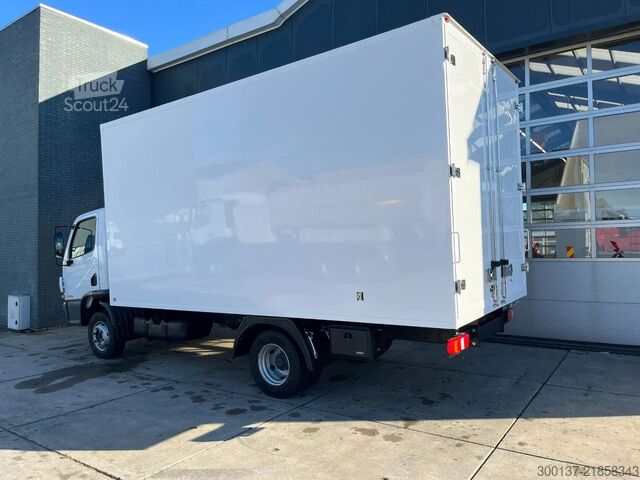 Чемодан Mercedes-Benz Accelo 915 4x2 Closed Cargo Truck