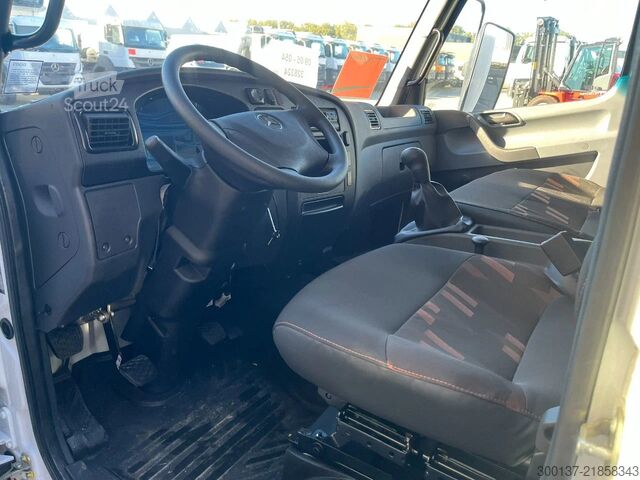 Чемодан Mercedes-Benz Accelo 915 4x2 Closed Cargo Truck