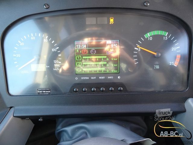 Diaľkový autobus MERCEDES-BENZ Tourismo RHD-M - 51 Sitze EURO 6