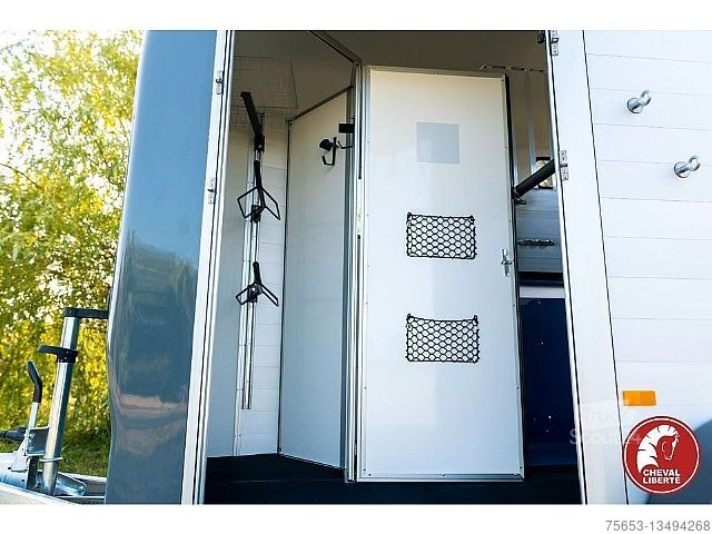 Ρυμουλκούμενο αυτοκινήτου Cheval Liberté großer Pferdeanhänger Touring XL Sattelschrank Neu