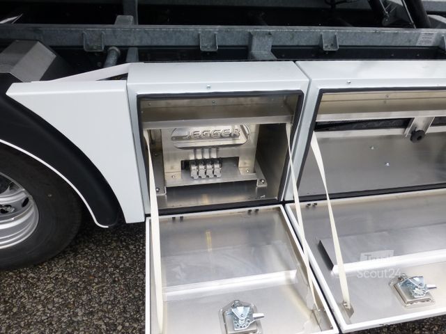 Abschleppwagen IVECO DAILY 72C18 Schiebeplateu Luftfed Navi