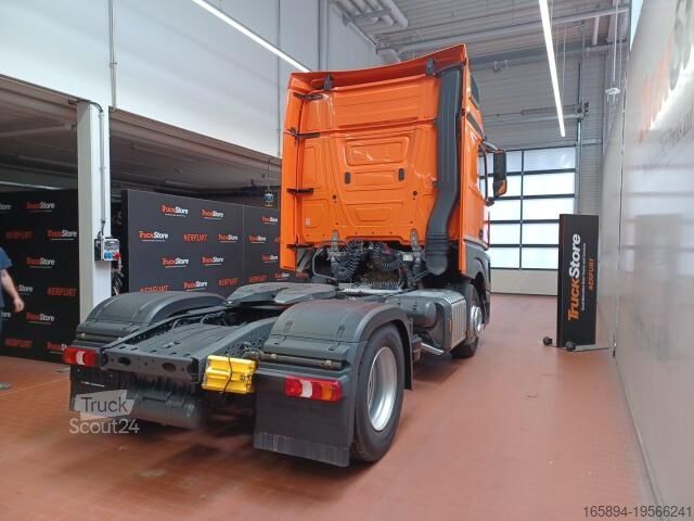 Veszélyes anyagokat szállító teherautó Mercedes-Benz Actros 1845 GGVS ADR DNA LS