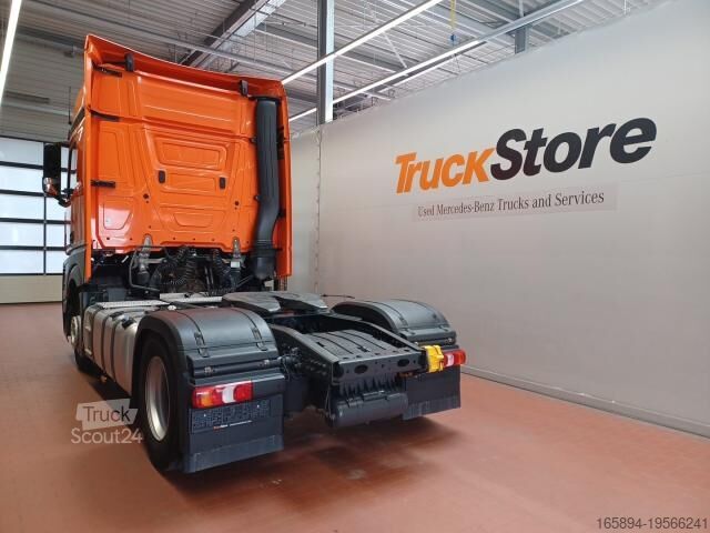 Veszélyes anyagokat szállító teherautó Mercedes-Benz Actros 1845 GGVS ADR DNA LS