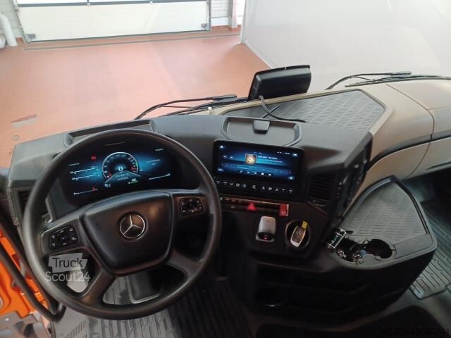 Veszélyes anyagokat szállító teherautó Mercedes-Benz Actros 1845 GGVS ADR DNA LS