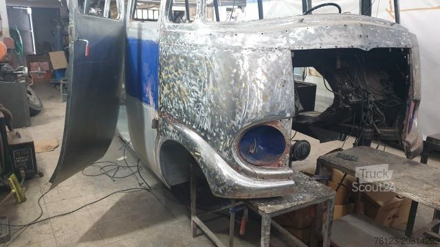 Minibus MERCEDES-BENZ Vorgänger Sprinter O 319 Samba mit Faltdach AC