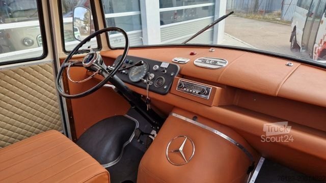 Minibus MERCEDES-BENZ Vorgänger Sprinter O 319 Samba mit Faltdach AC