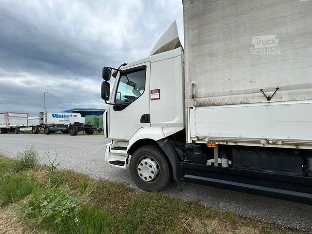 Camion cu platformă și prelată Renault D