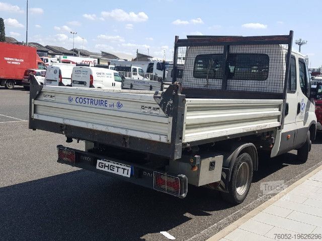 Furgón volquete trilateral IVECO 35C13D