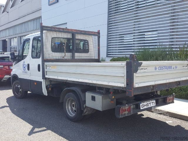 Furgón volquete trilateral IVECO 35C13D