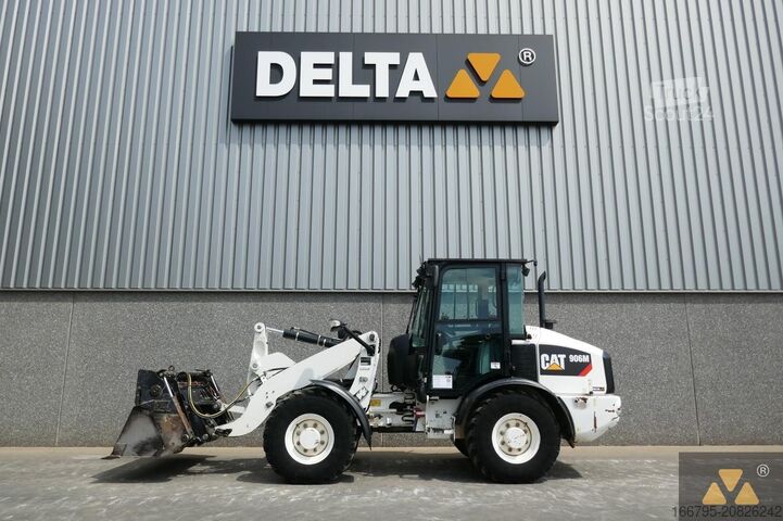 Carregadora de rodas Caterpillar 906M