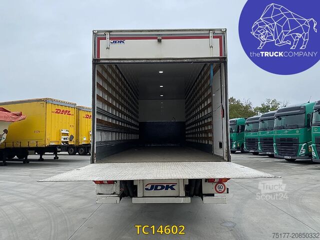 Koffer Mercedes-Benz Antos 1827