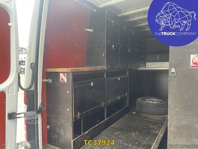 Slēgtais furgons Mercedes-Benz Sprinter 313 37s