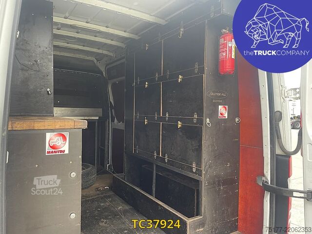 Slēgtais furgons Mercedes-Benz Sprinter 313 37s