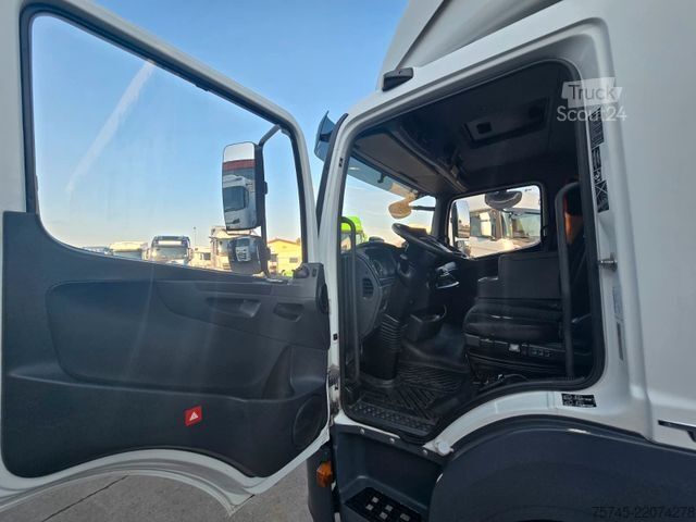 Вантажівка з платформою і тентом MERCEDES-BENZ ATEGO 818 * ACC * 1T LBW *