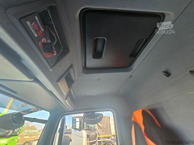 Вантажівка з платформою і тентом MERCEDES-BENZ ATEGO 818 * ACC * 1T LBW *