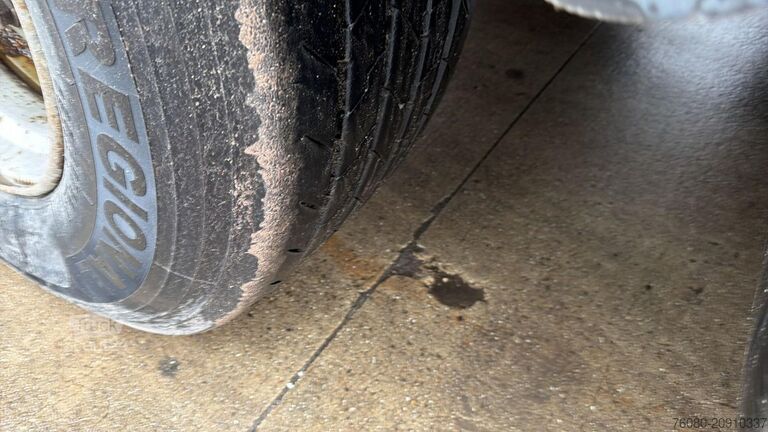 Bâché à rideaux latéraux AWB DRUM BRAKES / FREINS TAMBOURS (PARFAIT ETAT / R...