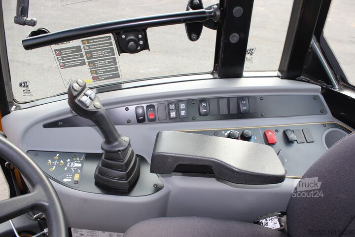 Excavadora de ruedas JCB TM 180 Teleskop-Radlader