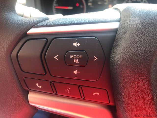 Furgons ar kasti ISUZU D-Max Space Cab LS AT mit Systemkoffer