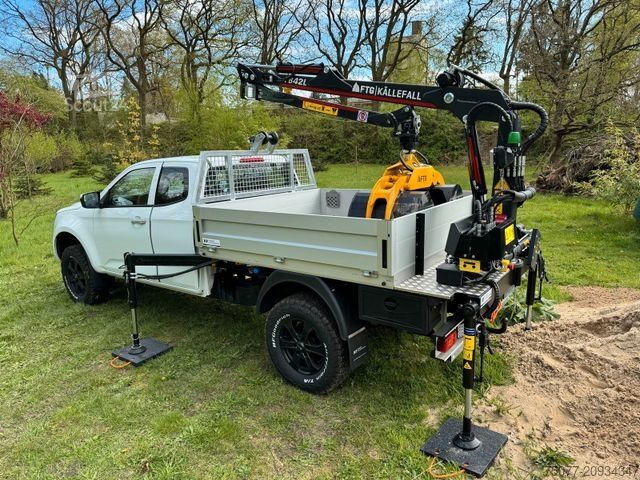 Kravas mikroautobuss ar pašizgāzēju ISUZU D-Max Space Cab L AT BIG-MAX Forstkran Greifer